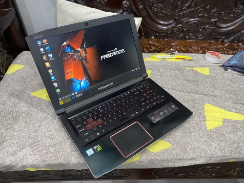 Acer Predator Helios PH315-51-759Y i7-8750H