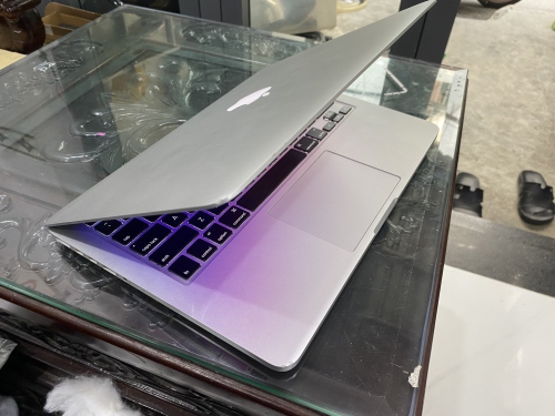 MacBook Pro Retina 13in 2015 i5 16G 256G