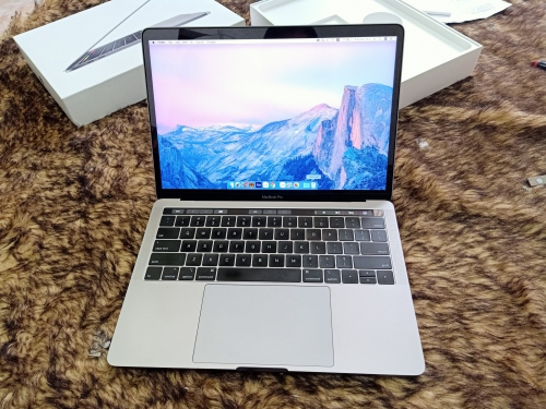 MacBook Pro 13in 2019 Touch Bar 2.4GHz i5 256G