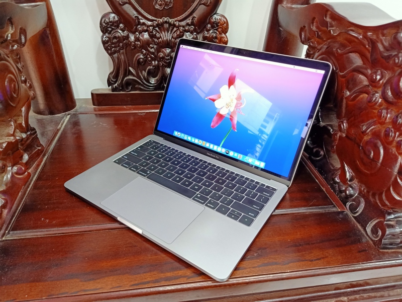 Macbook Pro 2017 i5 2.3Ghz