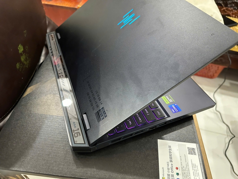 Acer Predator Helios Core I9 14900HX RTX 4060