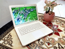 Macbook White Core 2 2.4Ghz 13in Đẹp ZIN