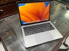 MacBook Pro 13inch 2017 i5 8g 128g Retina